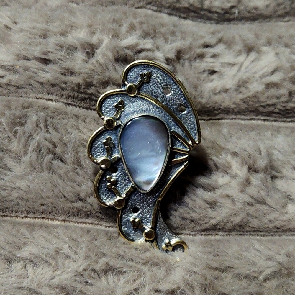 ~Adj. Apprxmtly S8-9~ Lg, Graceful, Elegant, Pear-Shaped Mother-Of -Pearl Ring~